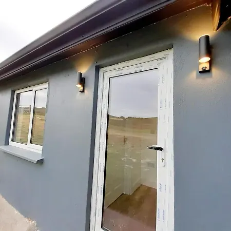 Oldcourt 3 Bedroom Holiday home *