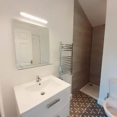 Holiday home Oldcourt 3 Bedroom *