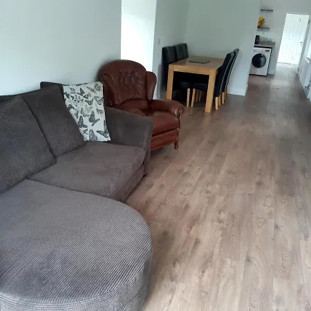 Oldcourt 3 Bedroom Holiday home